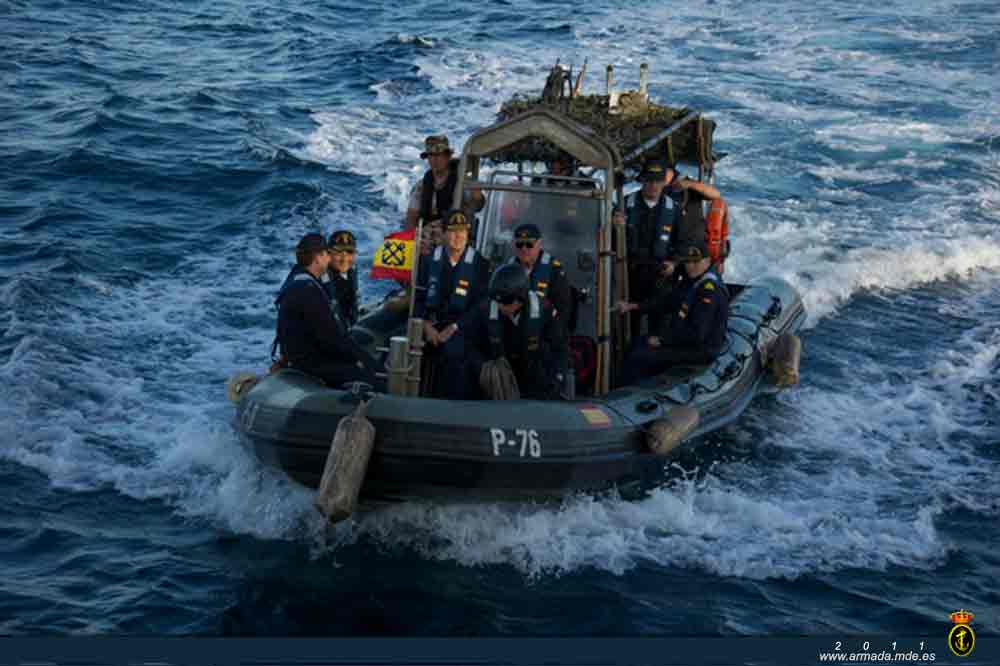 El AJEMA embarco, antes de que el patrullero ‘Infanta Elena’ llegara a puerto, con el fin de acompañar en sus últimas millas a la dotación 
